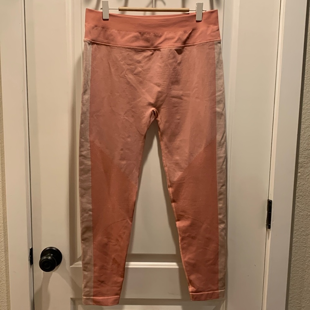 Lululemon Ebb to Train Abstract Salmon